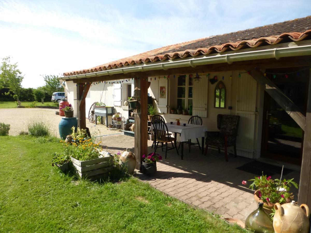 Bed and Breakfast Chez Kate à Charroux  Extérieur photo