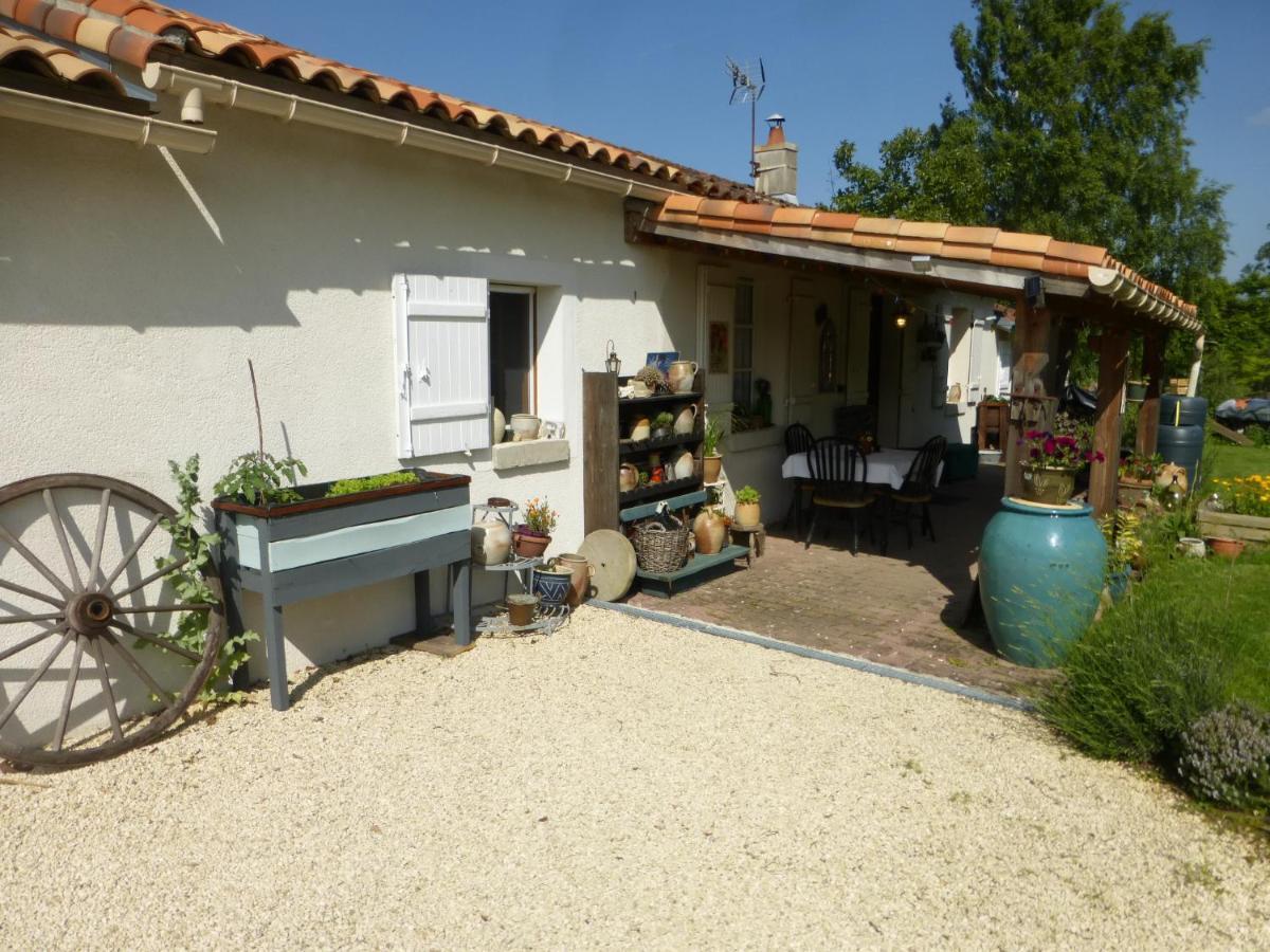 Bed and Breakfast Chez Kate à Charroux  Extérieur photo